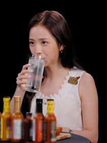 Jisoo Hot Ones Top