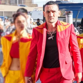 ufc_329_max_holloway_red_suit_1
