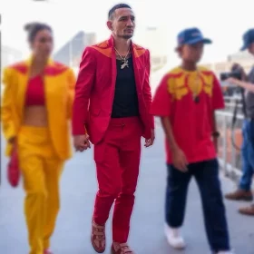 ufc_329_max_holloway_red_suit_1