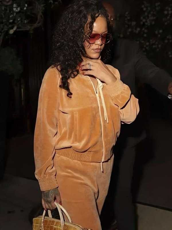 Rihanna NYC 2026 Velour Peach Tracksuit Rihanna NYC 2026 Velour Peach Tracksuit